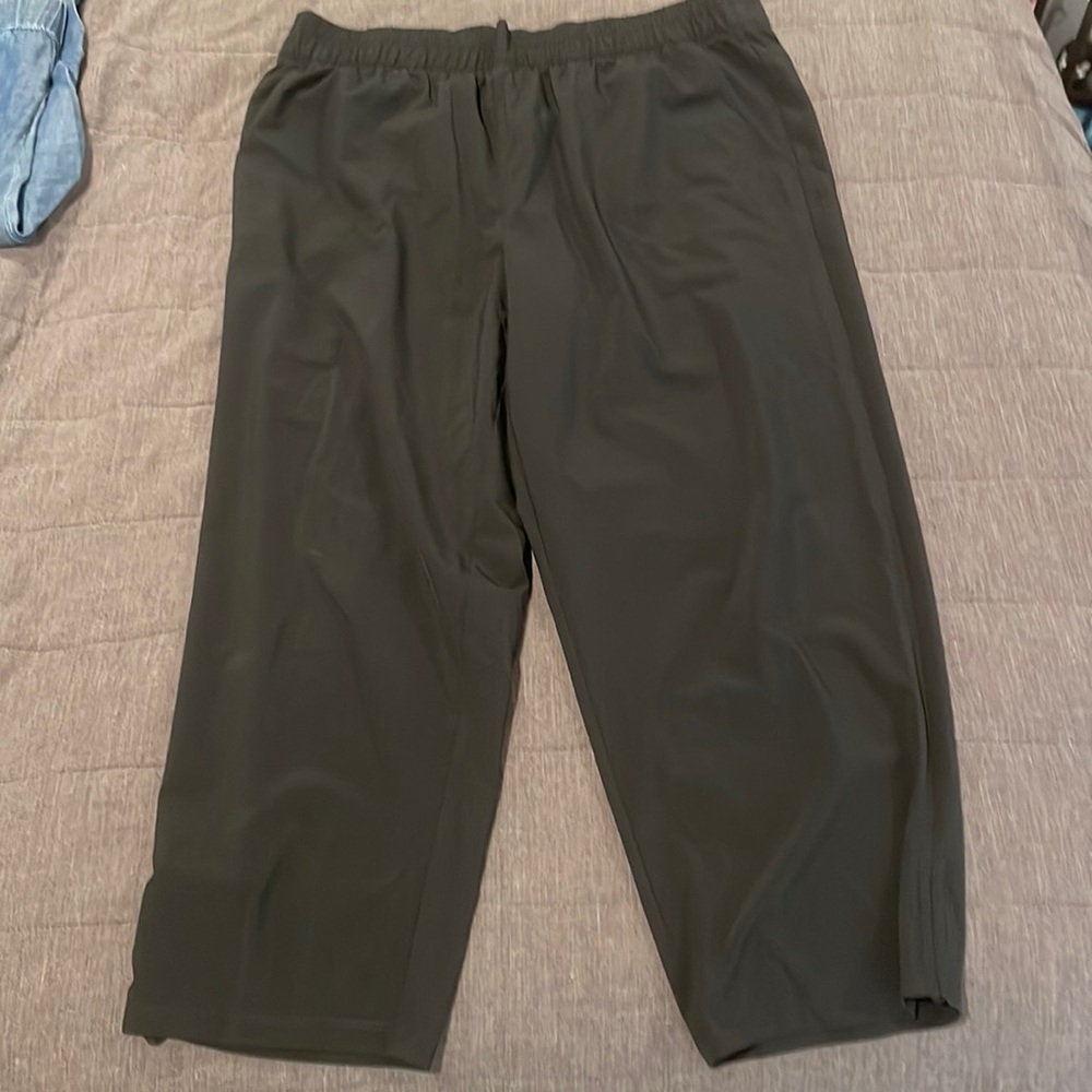 Talbots L black lightweight capris